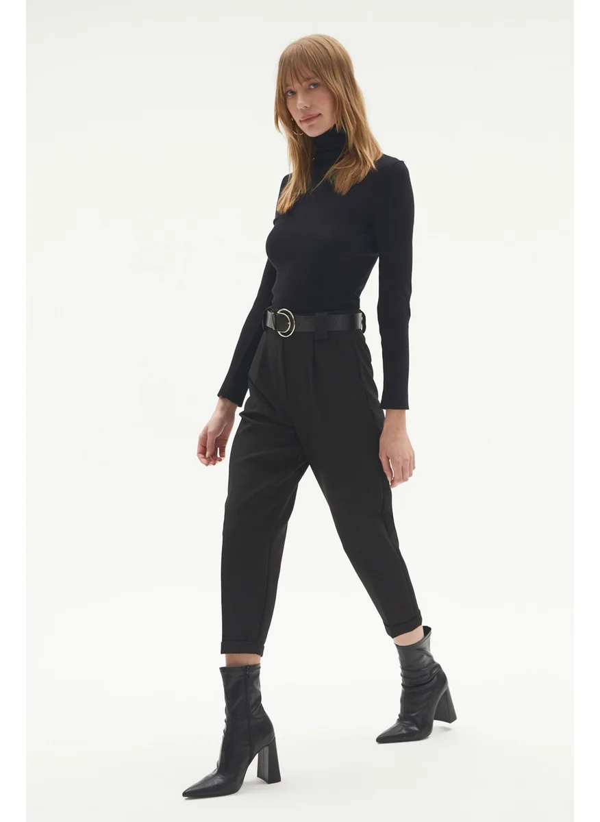 جون Belted Pleated Detailed Trousers