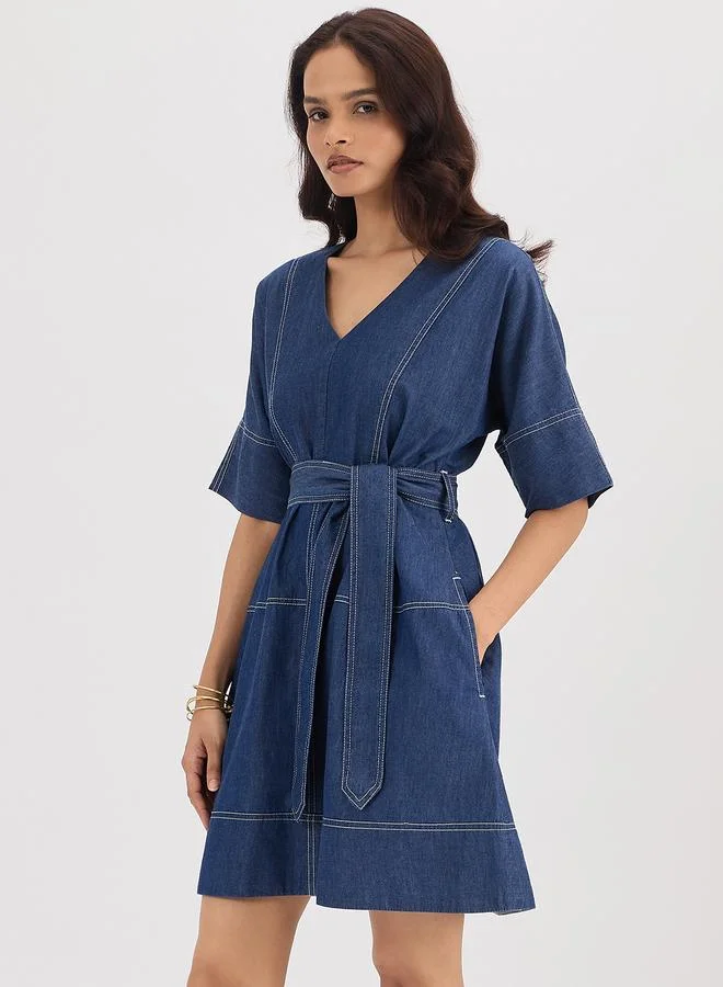 فيميلا فستان قصير دنيم بحافة واسعة