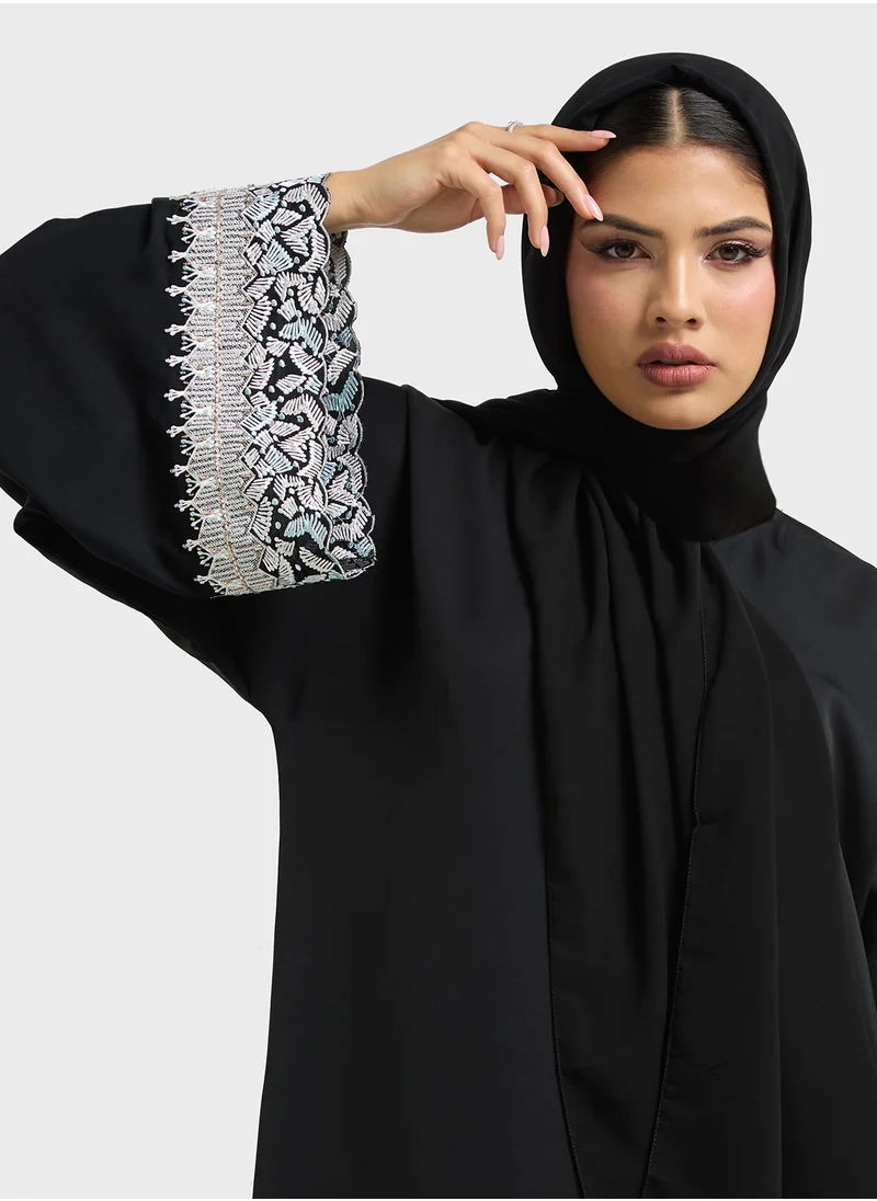 hayas closet Lace Detailed Flared Sleeve Abaya