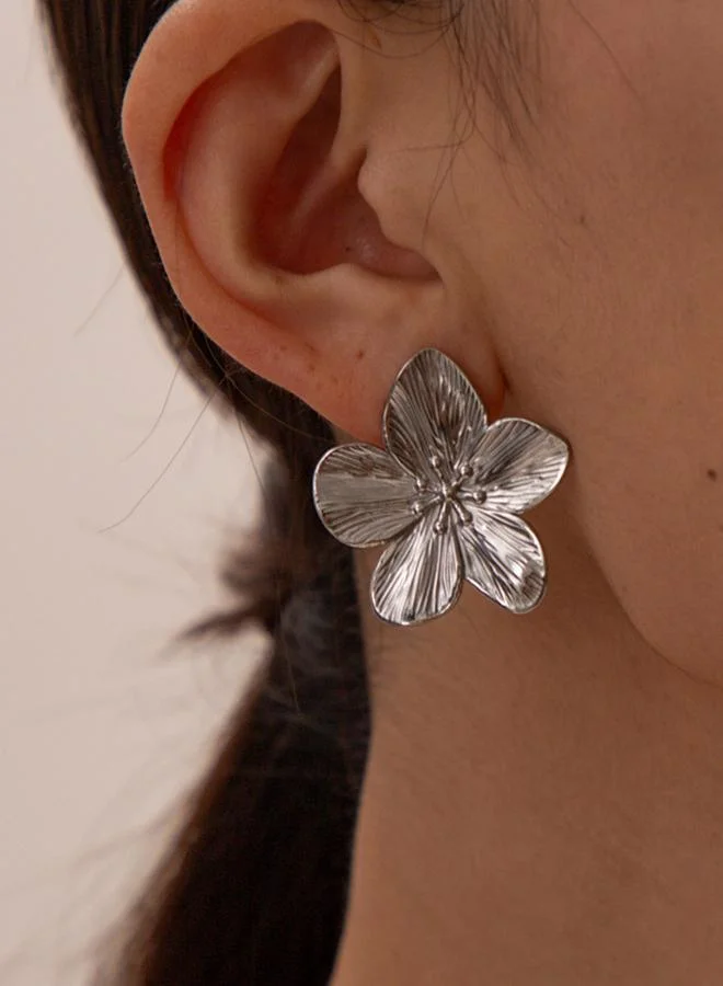 تايك تو أقراط مسمارية بتصميم زهور