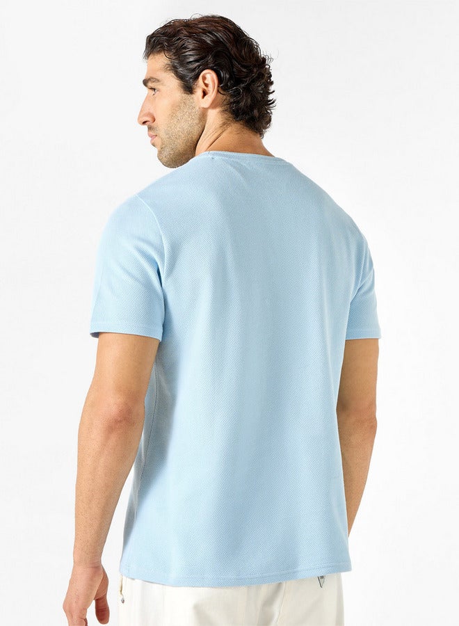 ايكونيك تيشيرت محبوك بارز الملمس بأكمام قصيرة من آيكونيك - Image 3