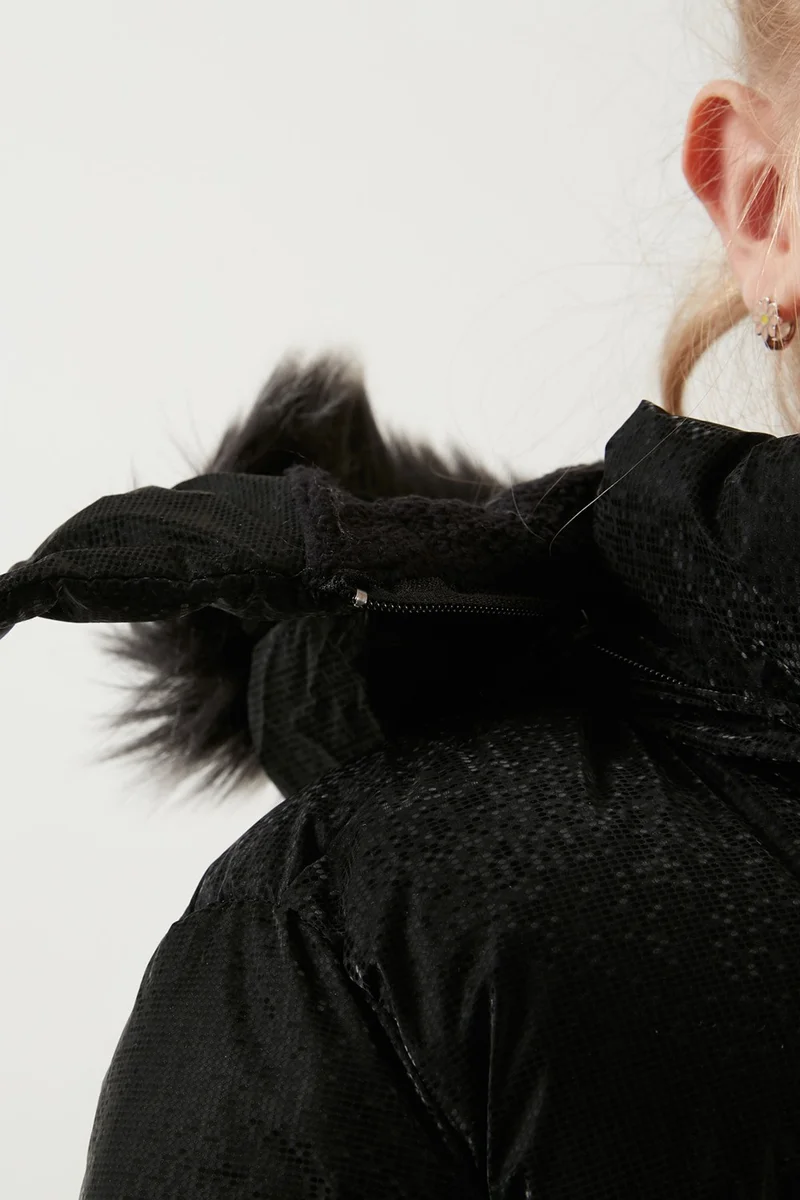 ليلا Collar Faux Fur Plush Lined Removable Hooded Slim Cut Winter Coat Girls' COAT 5760002
