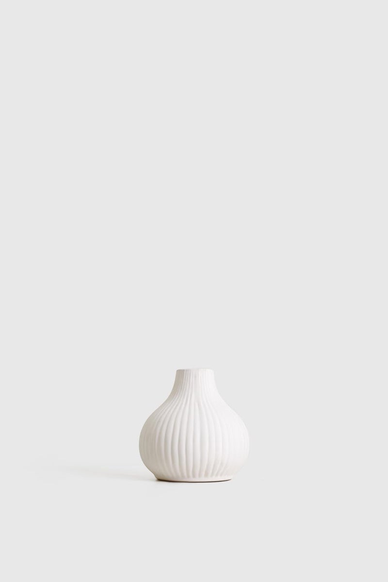PUREZENTO Ribbed Textured White Ceramic Vase 4.5 Inch – Pack of 1 | Decorative Ceramic Vase for Home Decor, Living Room, Office | Vases for Dried Flowers & Pampas Grass - Image 4