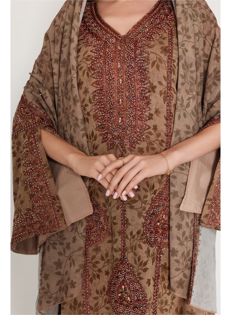 اكسا جلابية عربية بأكمام واسعة مشقوقة مع وشاح بني - Image 2