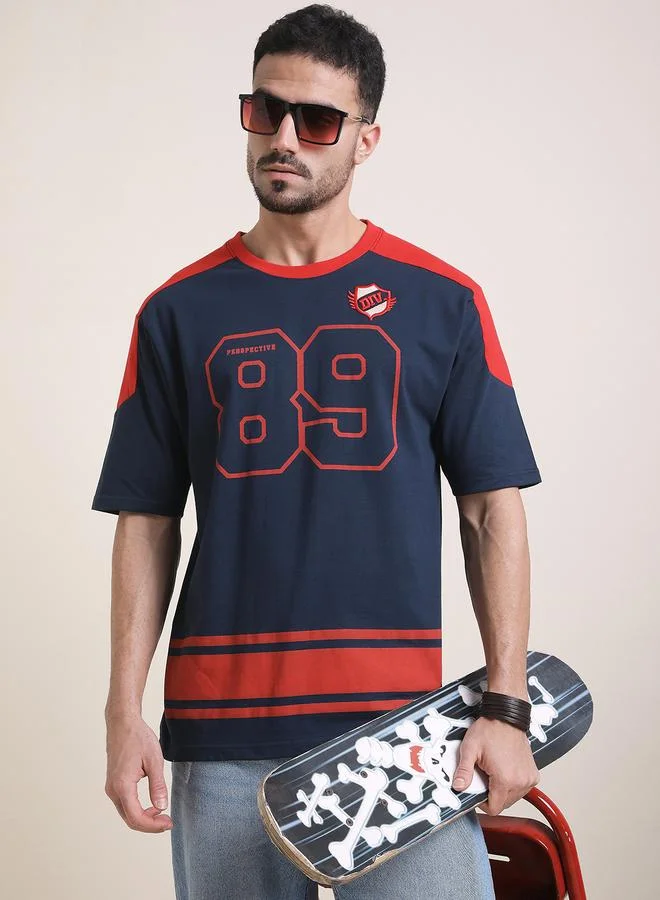 ديفيرينس أوف أوبينيون تيشيرت مطبع بياقة دائرية وقصة واسعة للرجال