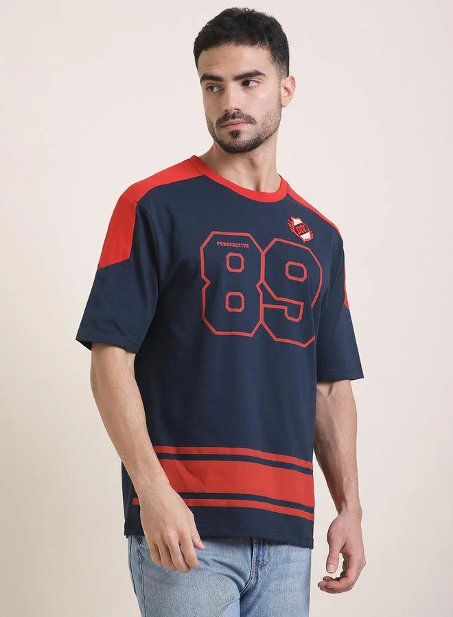 ديفيرينس أوف أوبينيون تيشيرت مطبع بياقة دائرية وقصة واسعة للرجال