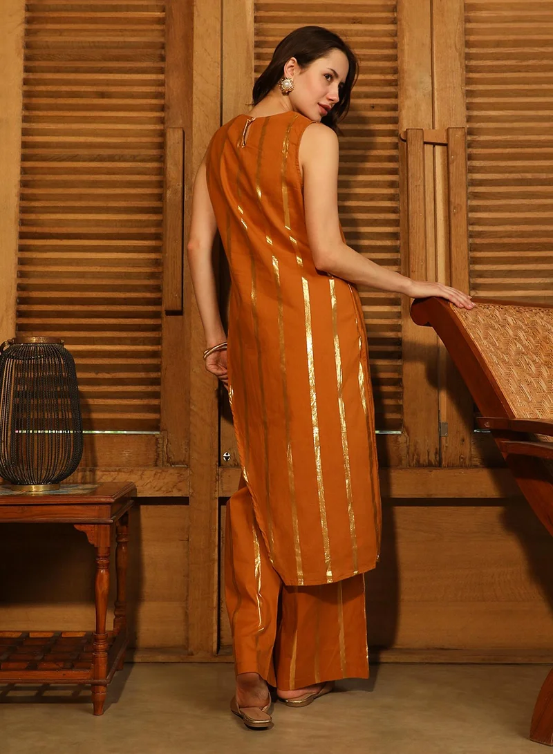  قصة Women's Marigold Orange Metallic Striped Kurta Set