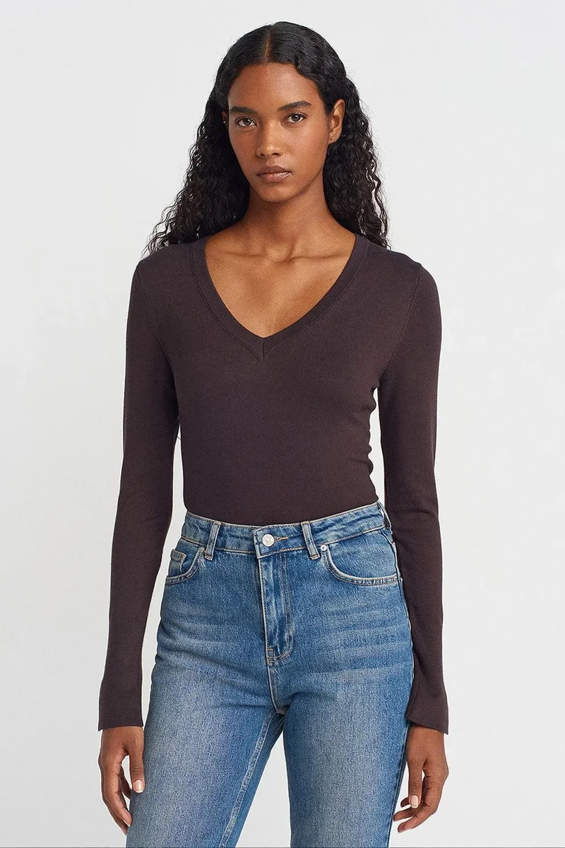DILVIN Women's V-Neck Knit Sweater With Side Slit