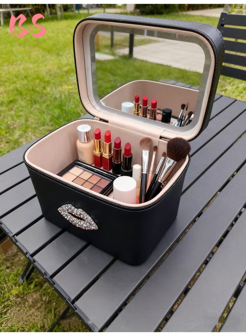 بي إس حقيبة مكياج مزودة بإضاءة LED ومرآة | إضاءة بثلاثة ألوان قابلة للتعديل | مادة PU مقاومة للماء | وظيفة توفير الطاقة | صندوق تخزين مستحضرات تجميل بسعة كبيرة | صندوق تخزين لأدوات وإكسسوارات المكياج النسائية | مناسبة للسفر والاستخدام المنزلي | حقيبة تخزين محمولة - Image 1