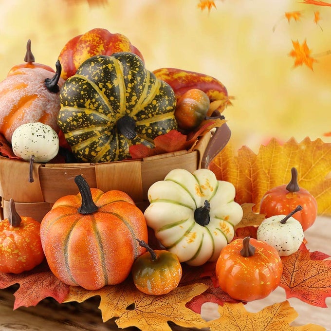 14 PCS ARTIFICIAL LIFELIKE SIMULATION MIXED PUMPKINS FOR DECORATING FAKE PUMPKINS WITH 30PCS FAKE MAPLE LEAVES FESTIVAL THANKSGIVING FALL HARVEST HOME DECORATION