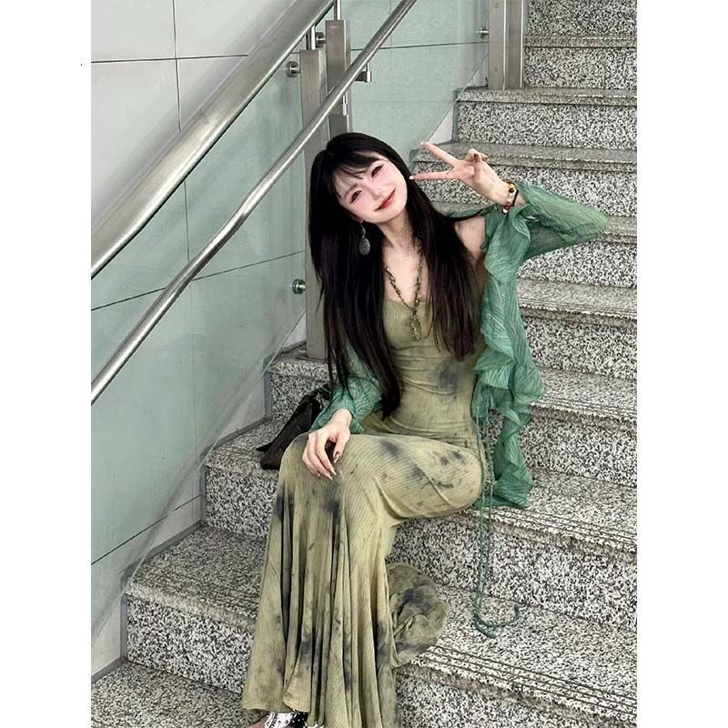 This years popular Hong Kong style unique high-grade temperament Chanel style cardigan tie-dyed suspender skirt suit autumn Tie-dyed sling dress