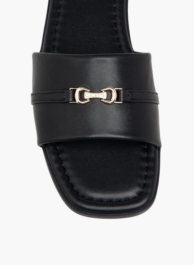 سيليست صنادل نسائية سهلة الارتداء بتفاصيل إبزيم - Image 4