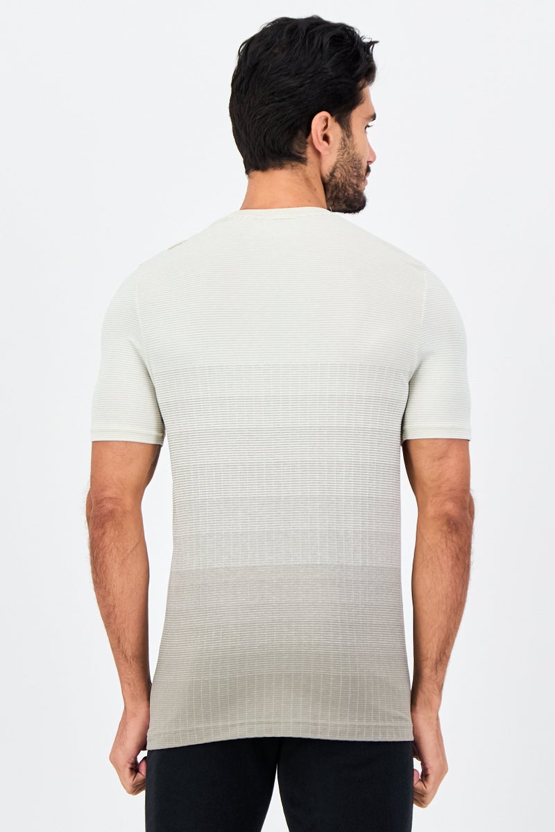 UNDER ARMOUR Men Fitted Short Sleeve Seamless Outdoor T-Shirt, Multicolor - Image 3