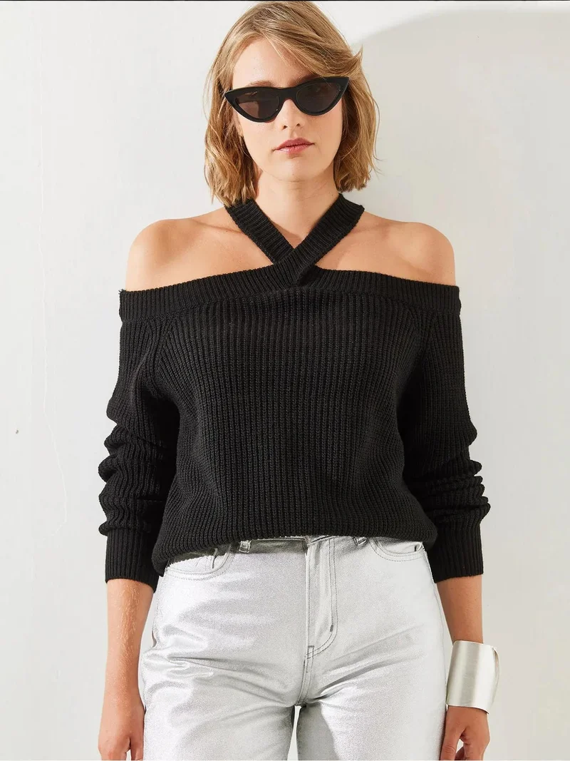 LUCCI Textured Crew Neck Long Sleeve Sweater with Cut Out Detail