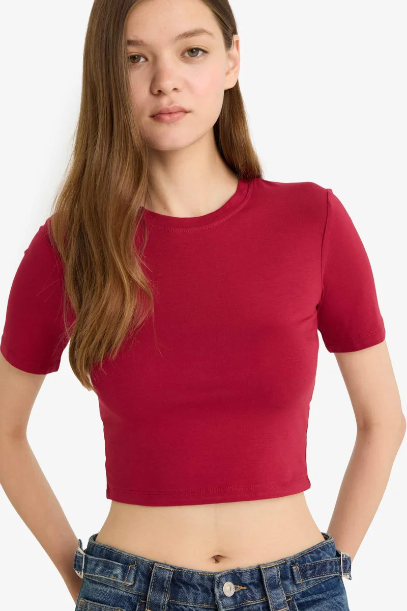 ديفاكتو Fitted Crop Basic Short Sleeve T-Shirt