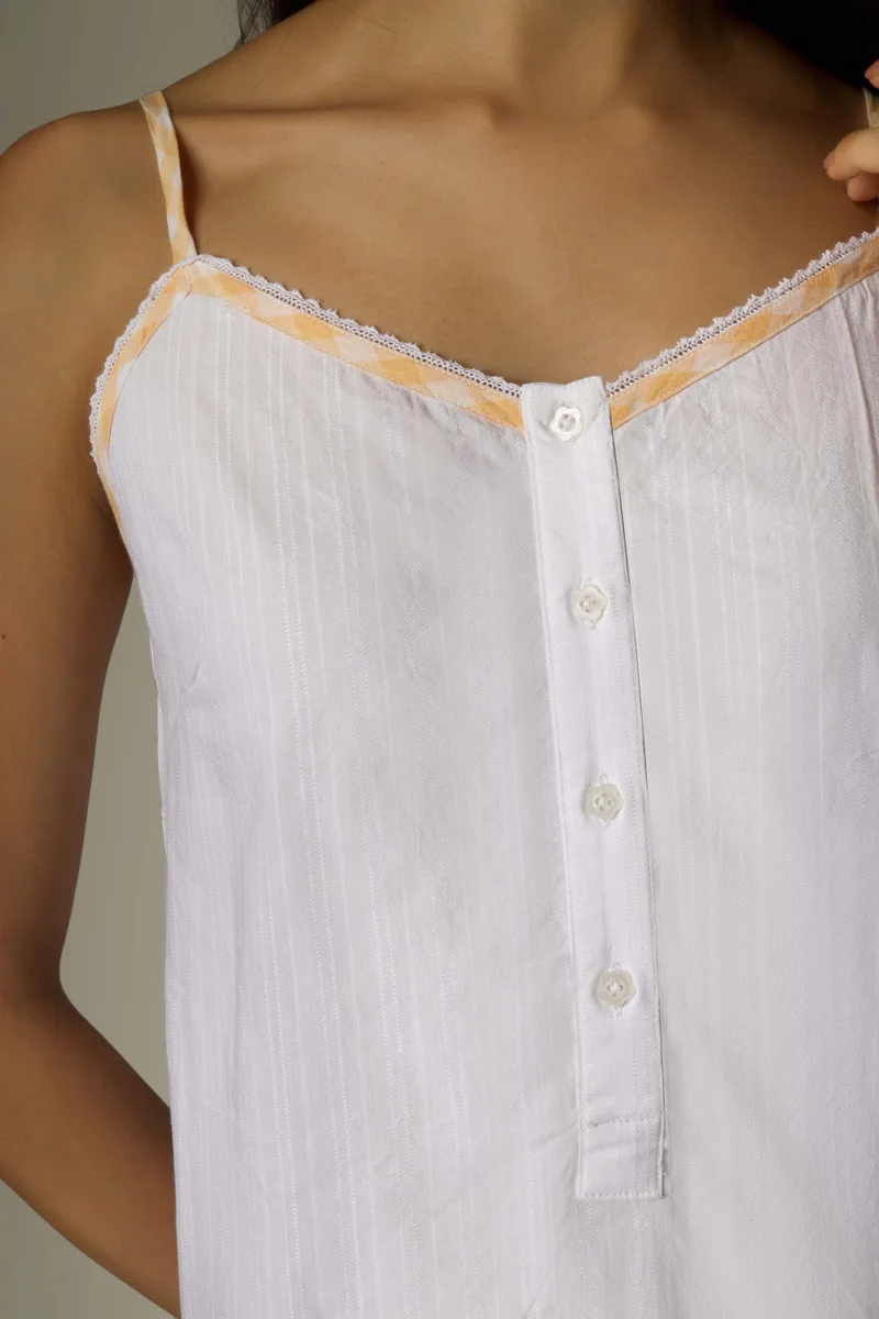 افتر دارك بيث، قميص نوم و روب مطرز