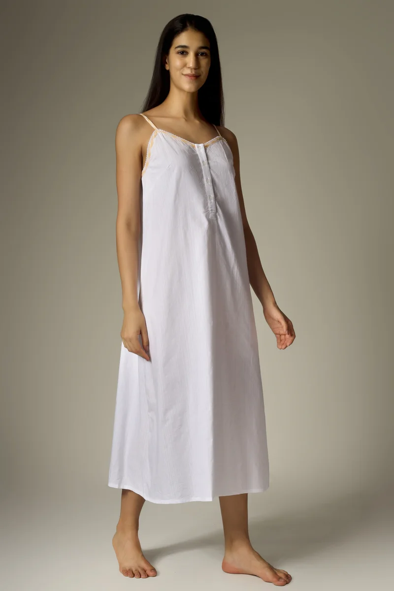 افتر دارك بيث، قميص نوم و روب مطرز