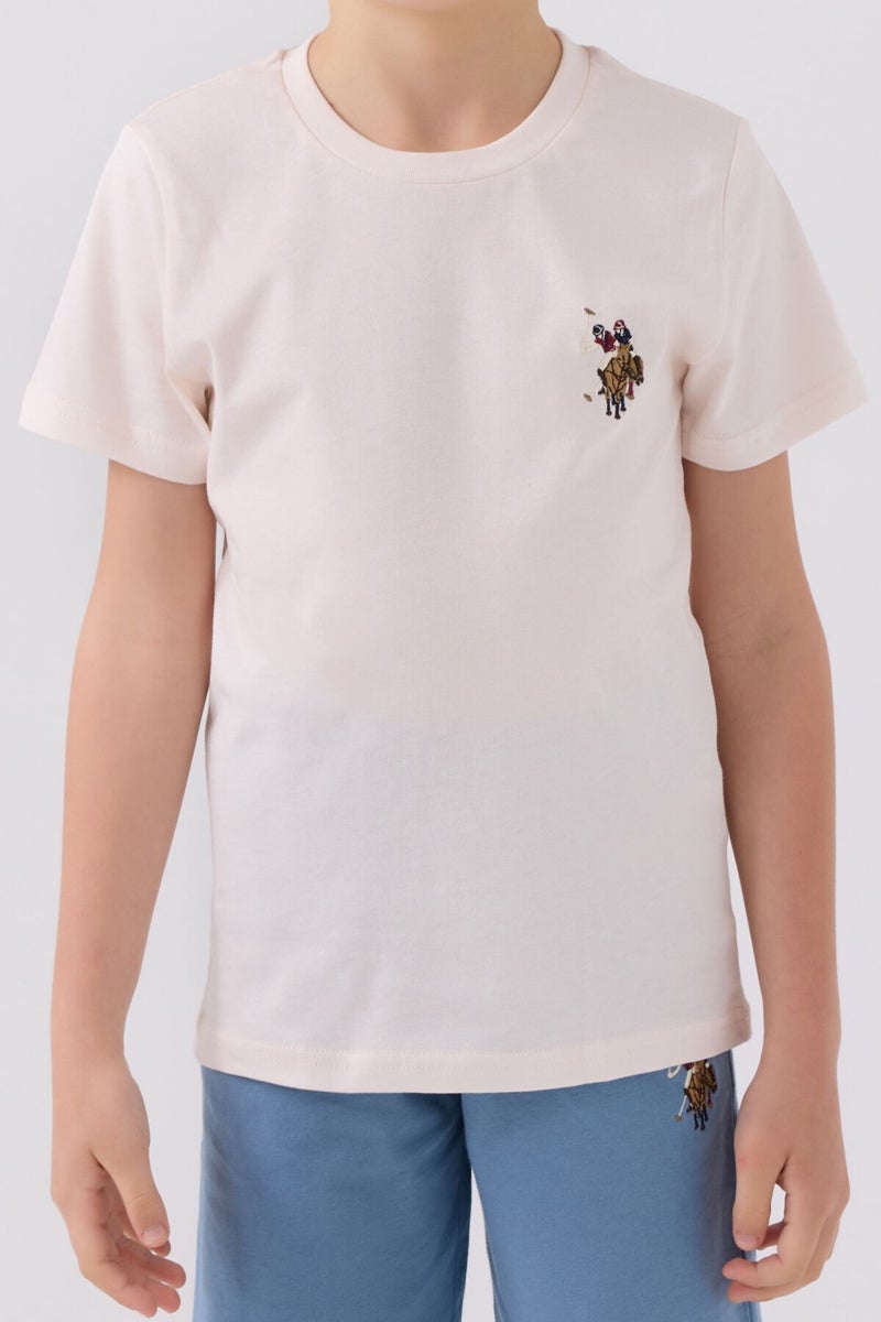 U.S. Polo Assn. طقم برمودا للأولاد بالفانيليا الزرقاء الفاتحة  - Image 4