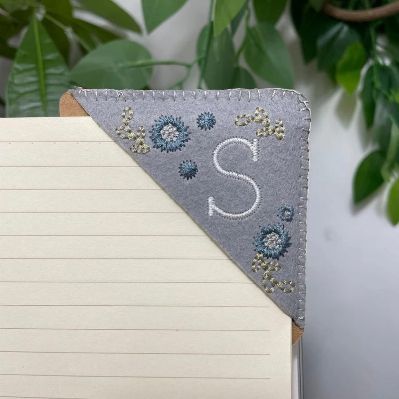 cheekyglo Personalized Hand Embroidered Corner Bookmark, Cute Flower Letter Embroidery Bookmarks, Felt Triangle Page Corner Handmade Bookmark, Felt Triangle Bookmark, Bookmarks for Book Lovers - Image 3