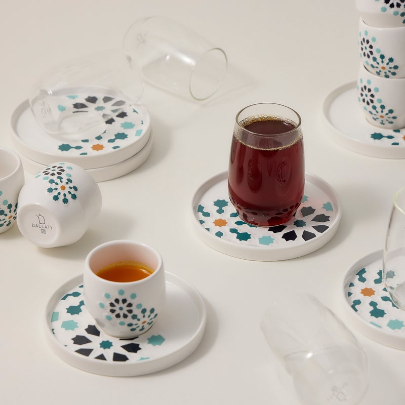 دلتي طقم أكواب شاي وفناجين قهوة سعودية زجاج وبورسلان أبيض 18 قطعة - Image 4