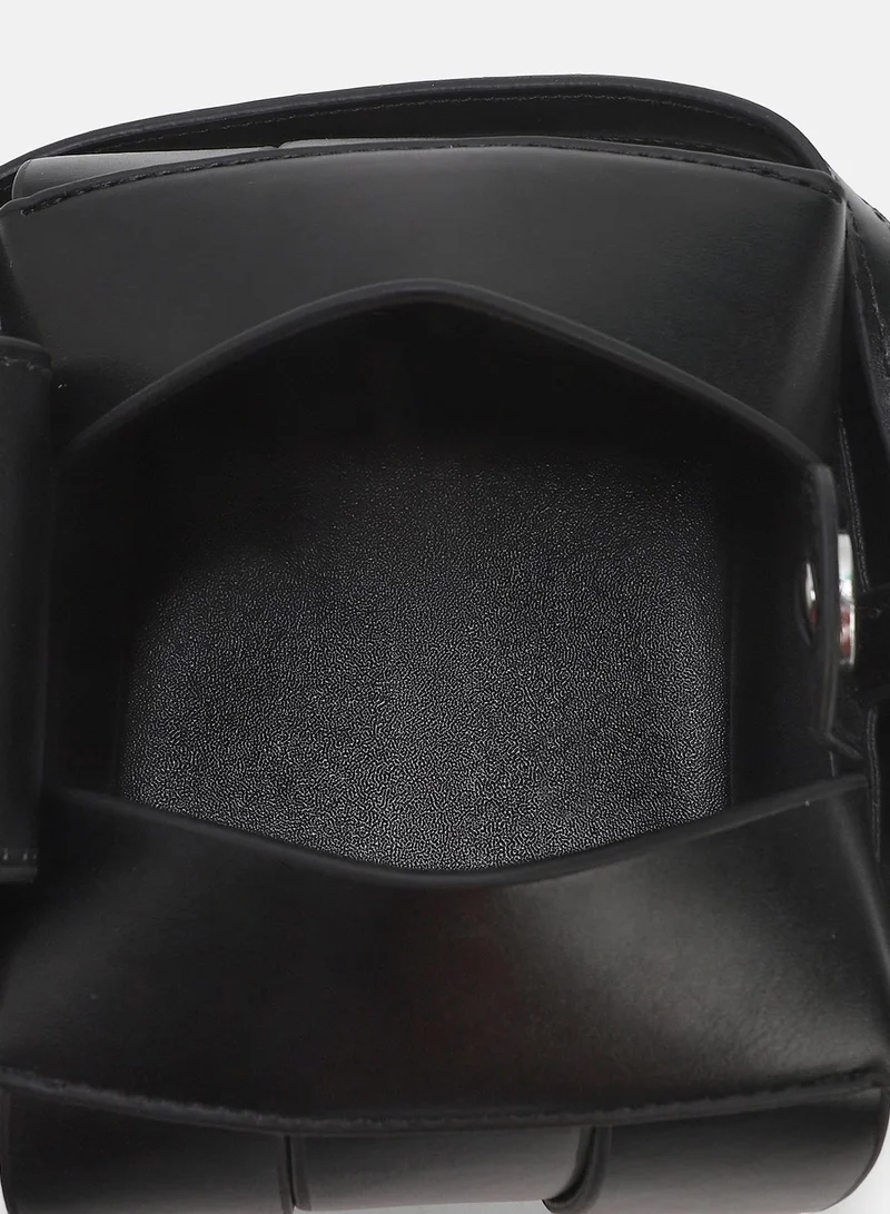 Haute Sauce Solid Zip Lock Regular Vegan Leather Hand Bag For Women