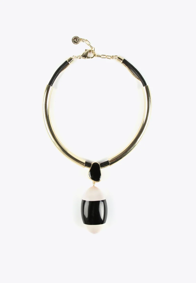 لولا كساديمونت قلادة رقبة باللونين الأبيض والأسود