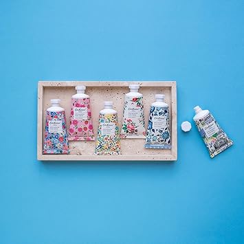 Cath Kidston كريم يد كاث كيدستون 50 مل زبدة الشيا ليدين ناعمتين ورطبتين برائحة زهر التفاح وزهر البيلسان حجم جيب وسفر هدية تجميل لها خالية من القسوة هارموني ديتسي - Image 3