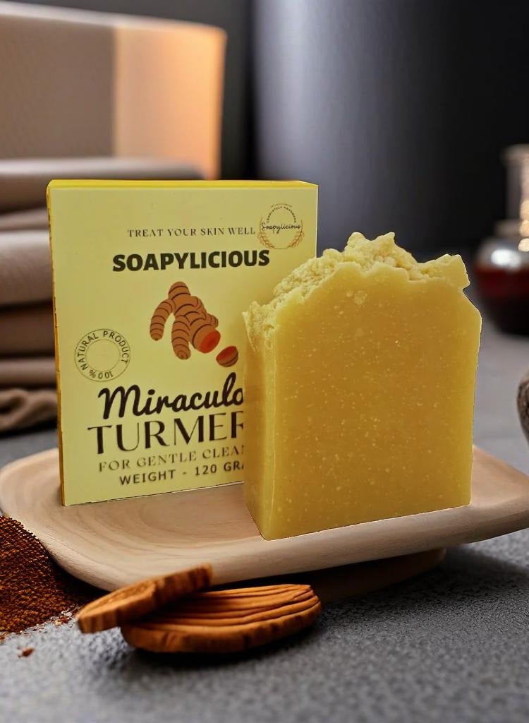 Soapylicious صابون الكركم اليدوي - طبيعي مع زيت جوز الهند، زيت الزيتون، زبدة الشيا وخشب الصندل - مبيض ومهدئ - لجميع أنواع البشرة - Image 1