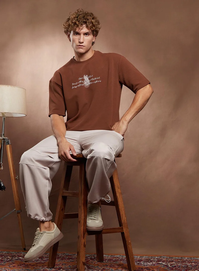 Campus Sutra Campus Sutra Men's Mocha Brown Boxy Mytho-Modernism T-Shirt For Casual Wear | Crew Neck | Short Regular Sleeves | Pull On Closure | T-Shirt Crafted With Comfort Fit For Everyday Wear