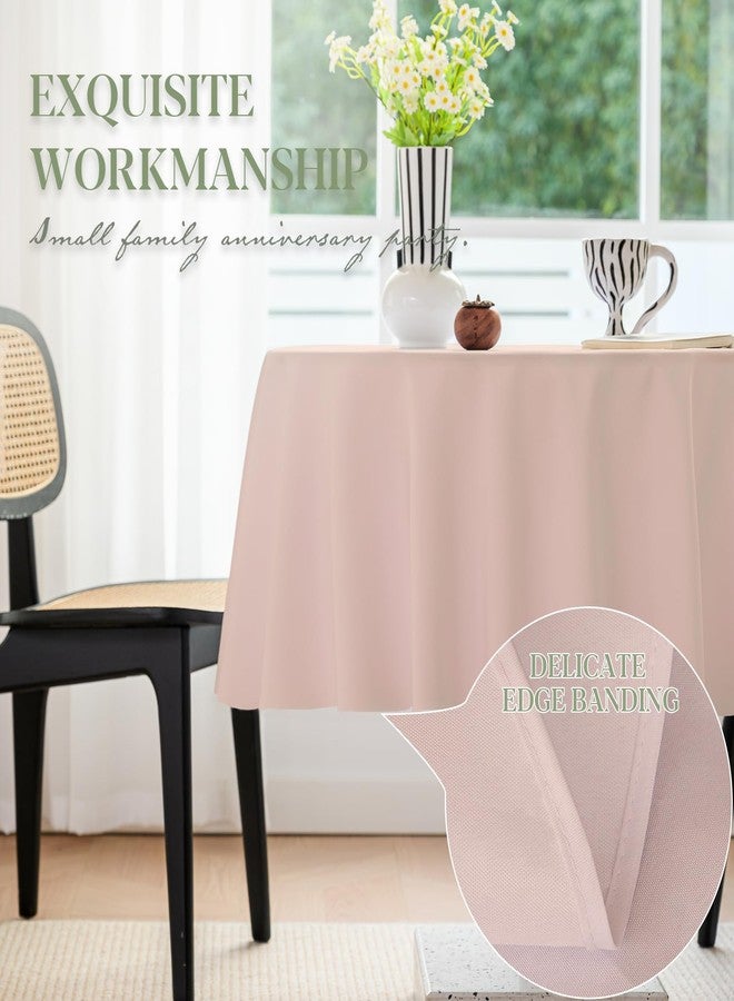 BYDOLL مفرش طاولة BYDOLL دائري 60 بوصة، لون وردي فاتح، قابل للغسل، مقاوم للتجعد والبقع، مصنوع من البوليستر المقاوم للانسكاب، مناسب للطاولات المستديرة، والمهرجانات، والتخييم، والنزهات، وحفلات الزفاف. - Image 4