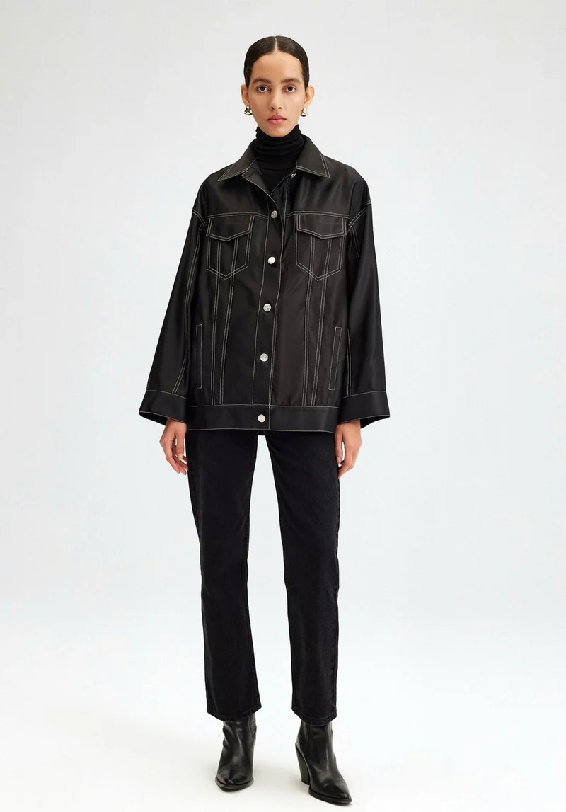 توتشي Contrast Stitched Matte Satin Jacket