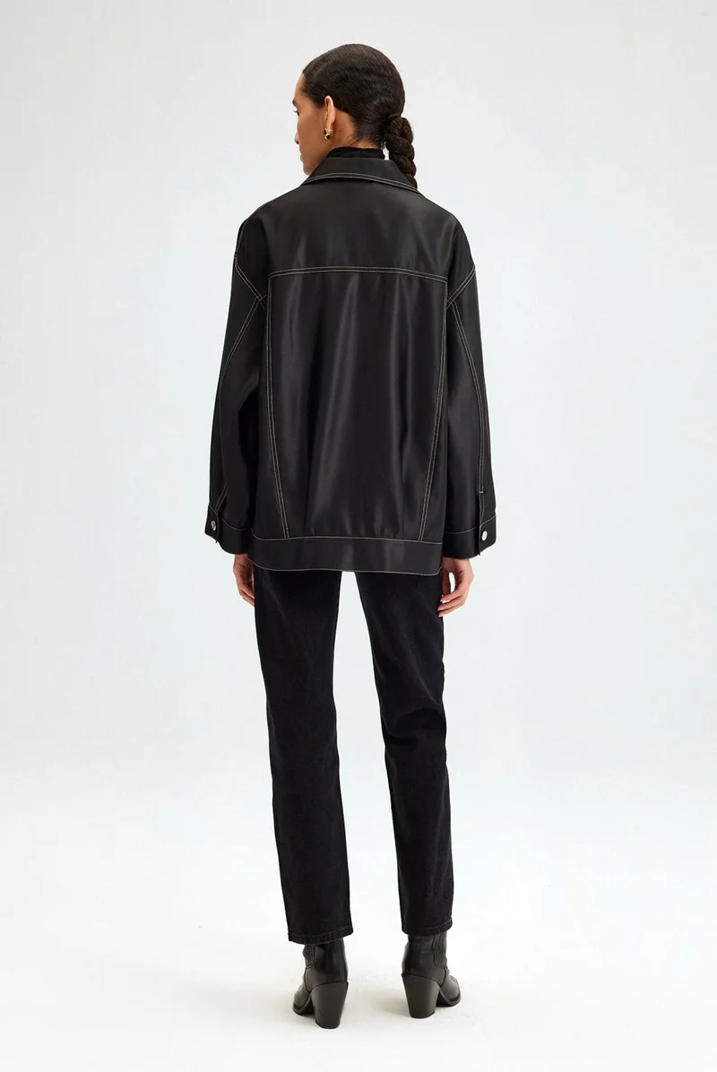 توتشي Contrast Stitched Matte Satin Jacket