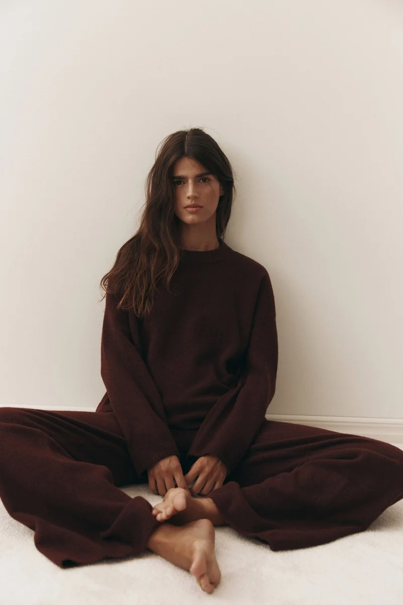 اتش اند ام بنطلون من الصوف الناعم