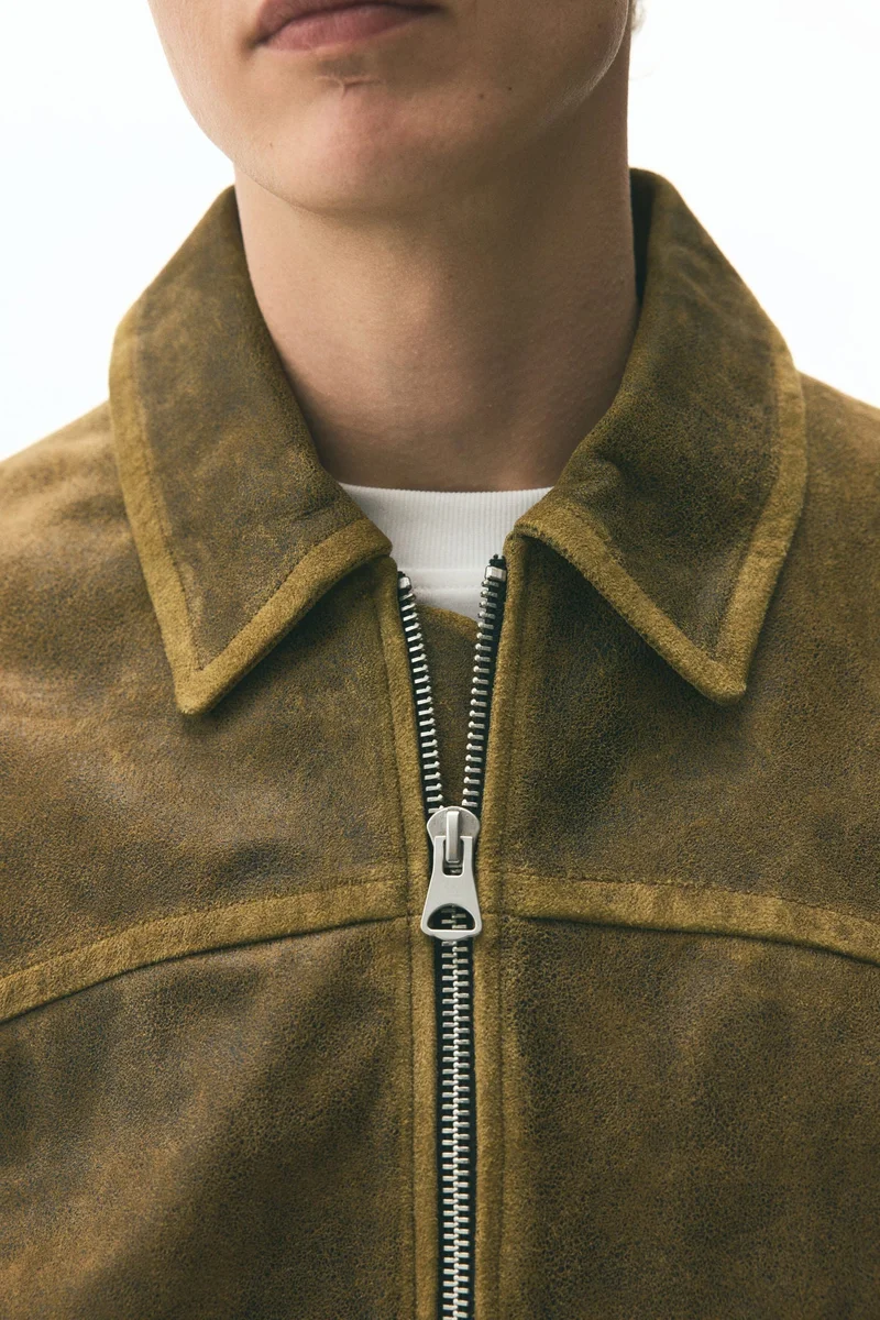 اتش اند ام جاكيت بقصة عادية من نسيج مطلي