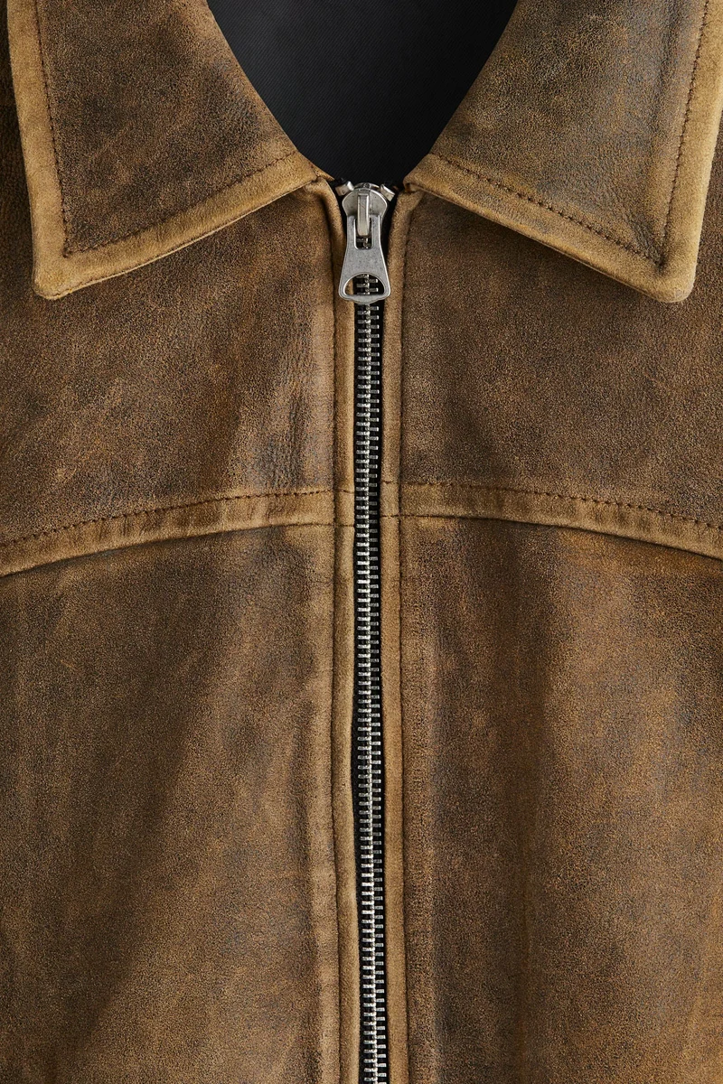 اتش اند ام جاكيت بقصة عادية من نسيج مطلي