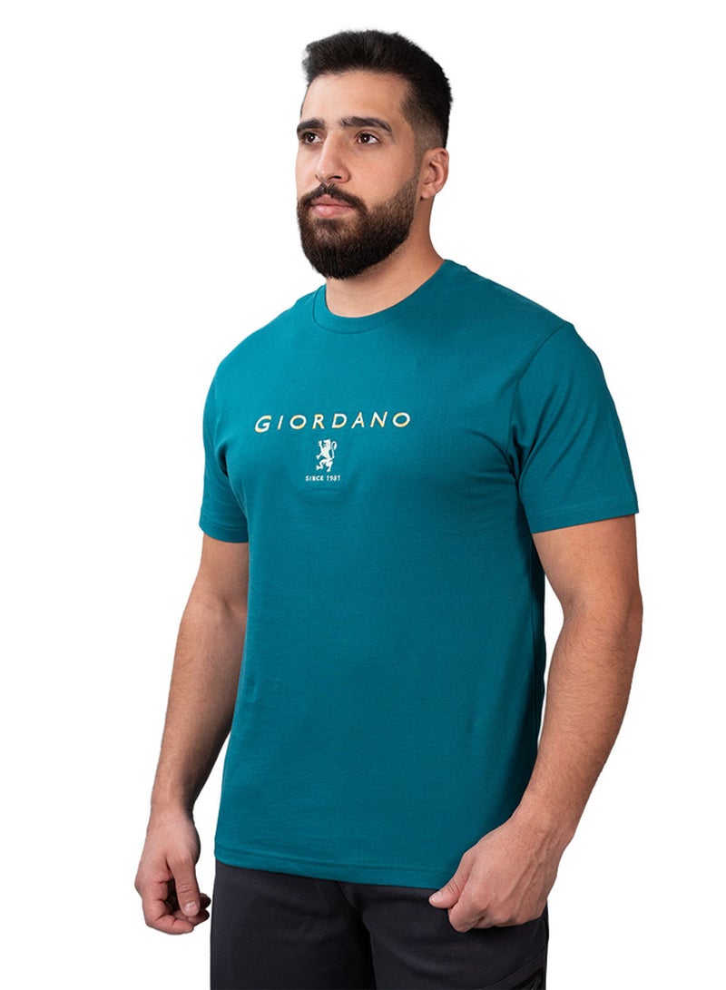 GIORDANO Men's Cotton Signature Print Slim Fit Tee - Image 1