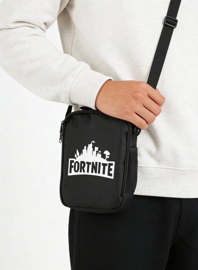 فورتنيت حقيبة غداء معزولة بأسلوب ”Gamer & Fortnite“، حقيبة تبريد قابلة لإعادة الاستخدام ومقاومة للماء مزودة بحزام كتف وحزام كروس بودي قابل للتعديل، حقيبة وجبات كبيرة السعة مناسبة للمدرسة والنزهات والسفر - Image 2