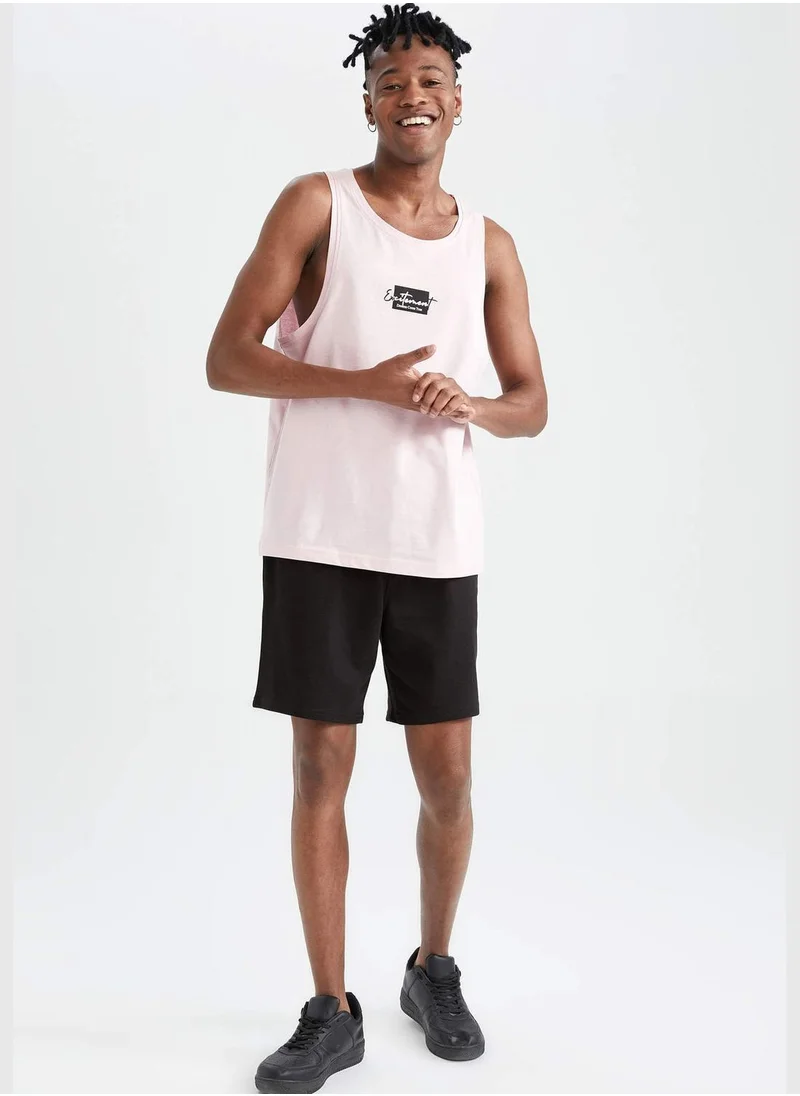 ديفاكتو Slim Fit Sleeveless Minimal Slogan Print Vest