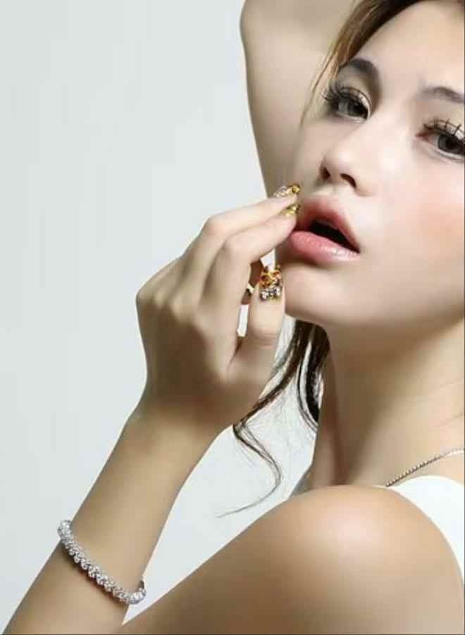 The best-selling wish European and American Roman bracelet, a new zirconia crystal bracelet with a diamond-encrusted fashion accessory, is full of diamonds - Image 3