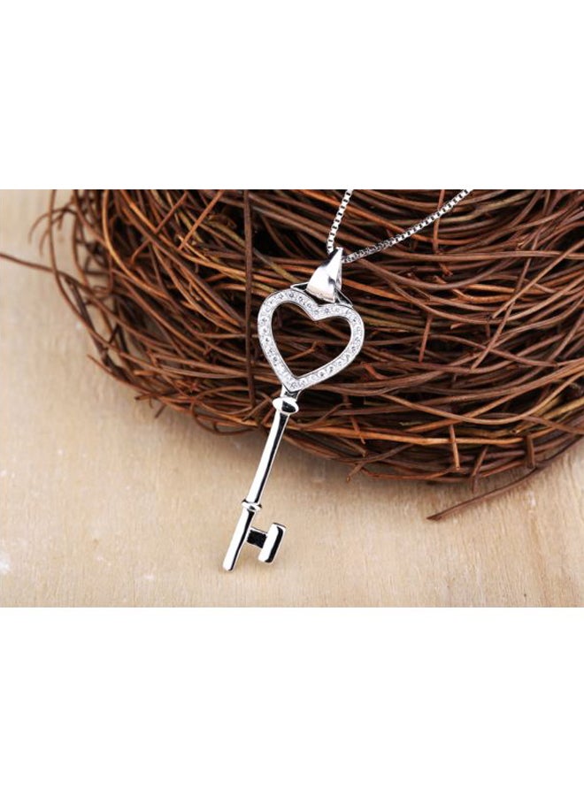 Heart Key Designed Rhinestone Studded Pendant Necklace - Image 3