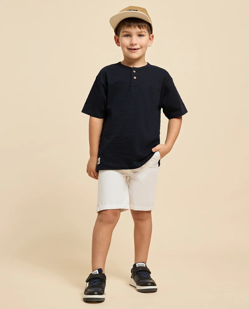R&B Textured T-Shirt with Henley Neck and Short Sleeves