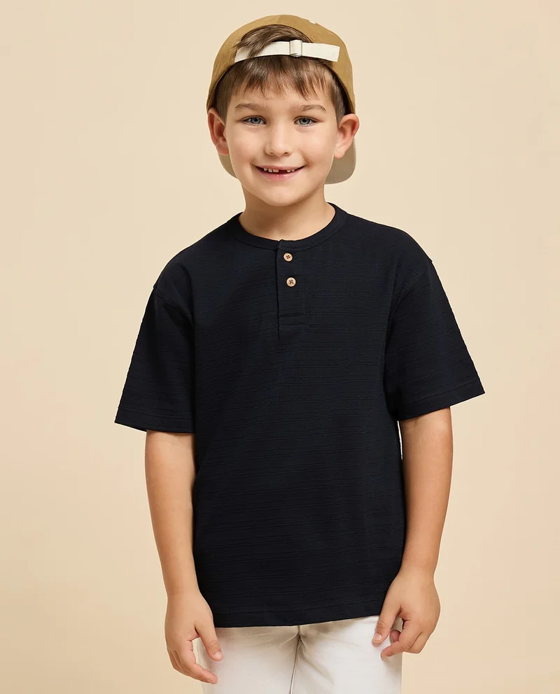 R&B Textured T-Shirt with Henley Neck and Short Sleeves