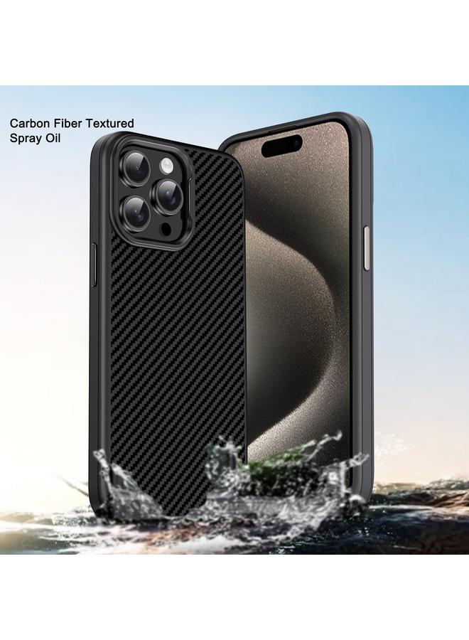 اس-توب جراب لهاتف iPhone 15 مصنوع من ألياف الكربون المزخرفة برذاذ الزيت من البولي كربونات + جراب هاتف TPU - Image 4