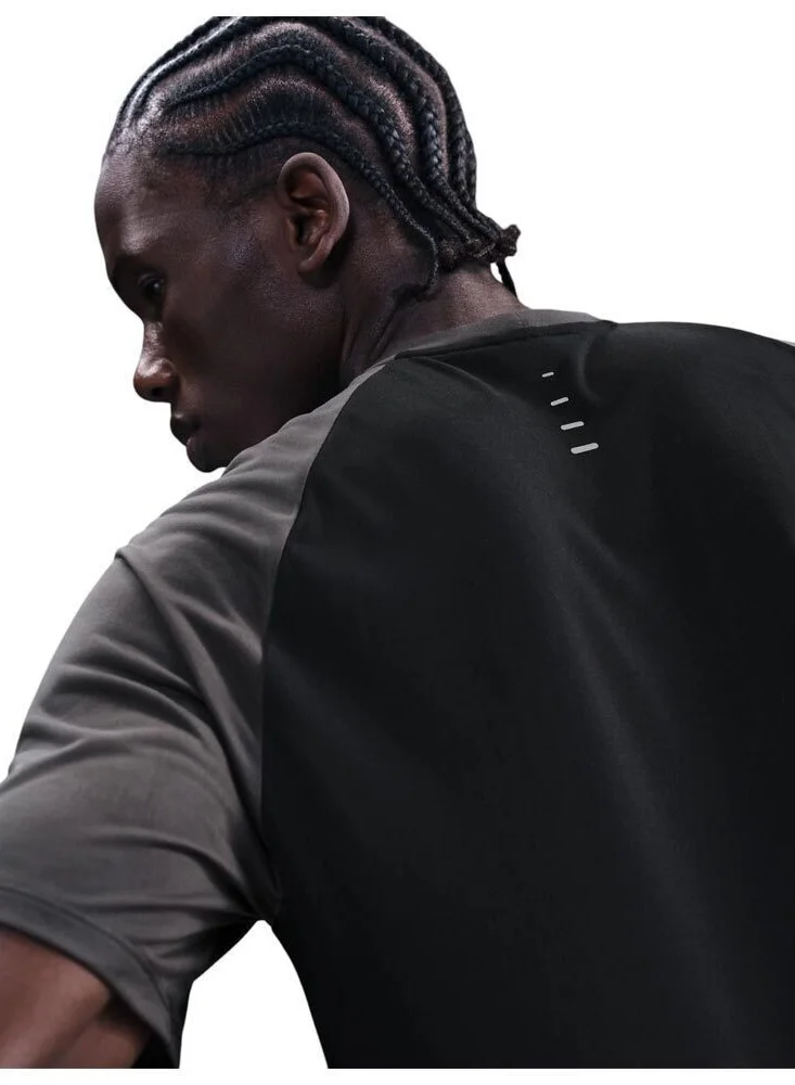 Nike City Marathon Stride T-Shirt