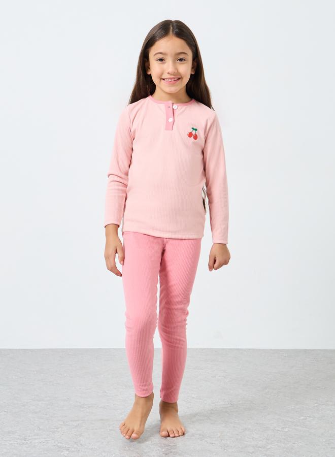 ستايلي طقم منسق من ليقنز وتيشيرت بطبعة جرافيك - Image 1