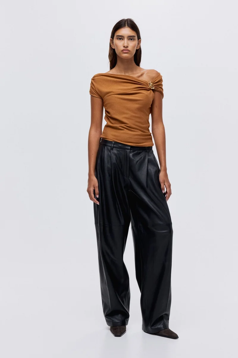 اتش اند ام بلوزة بكتف واحد