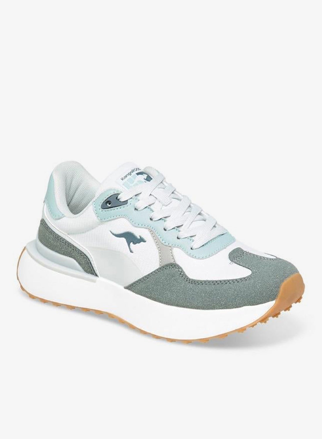 أحذية رياضية نسائية برباط وقطع دانتيل