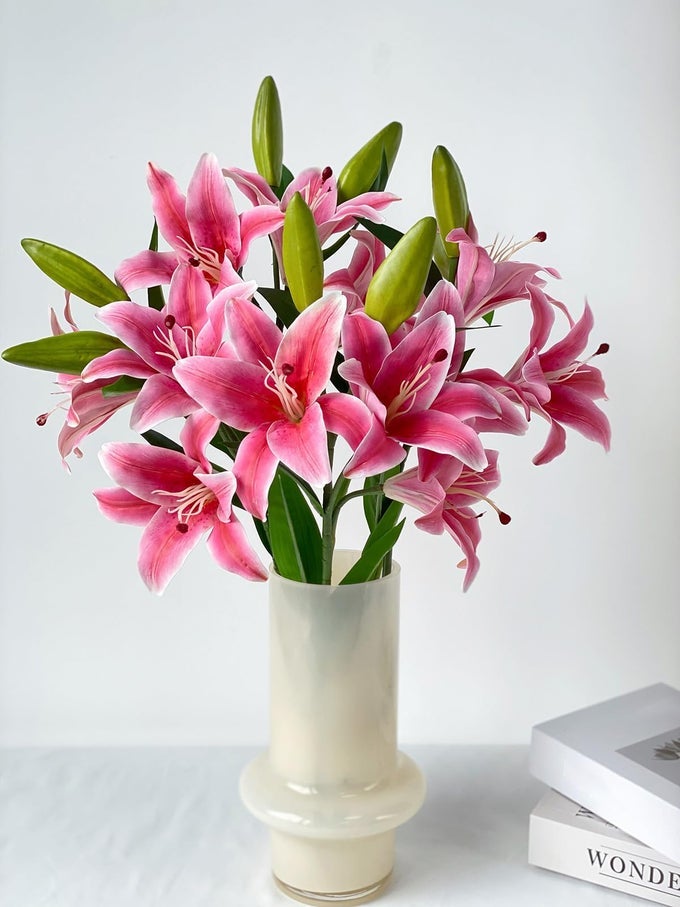 RUZUQE 2 PCS 28 DEEP PINK LILY ARTIFICIAL FLOWERS FAKE REAL TOUCH LILIES 3 HEADS BUDS FAUX FLORA FOR INDOOR HOME DECOR OUTDOOR PARTY EASTER LILY FLOWER TABLE CENTERPIECE