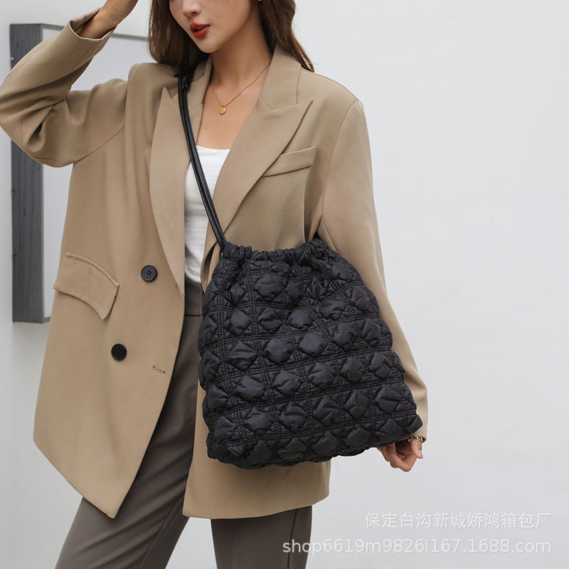 South Korea New Rhombus Bucket Bag 2023 Fashion Pleated Cloud Bag Down Shoulder Crossbody Shopping Big Bag - Image 5