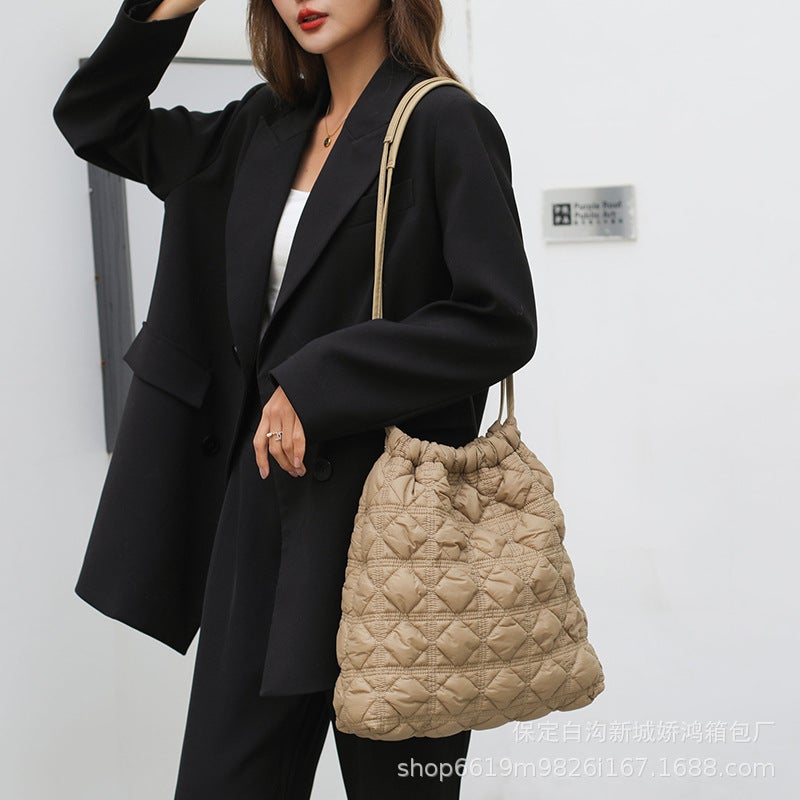 South Korea New Rhombus Bucket Bag 2023 Fashion Pleated Cloud Bag Down Shoulder Crossbody Shopping Big Bag - Image 4